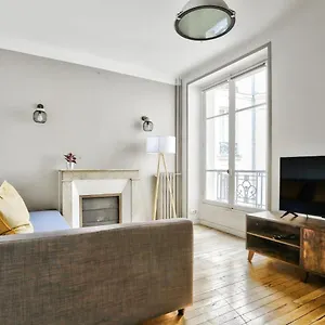 Le Marais Free Netflix Apartment